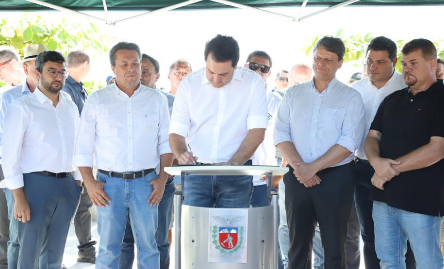 Governador autoriza início das obras dos trapiches da Ilha do Mel