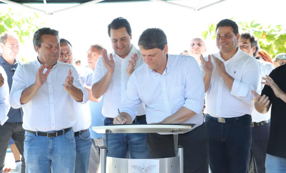 Governador autoriza início das obras dos trapiches da Ilha do Mel