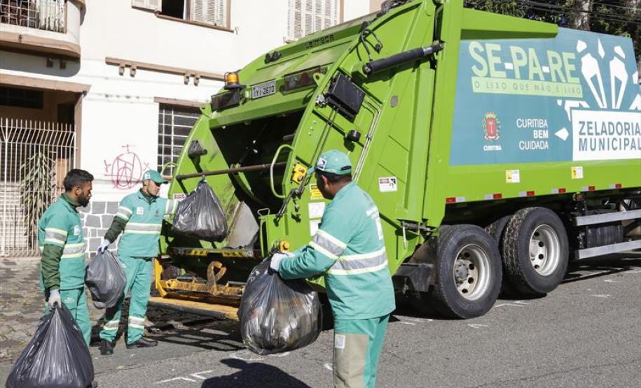 Quarentena aumenta volume de lixo e exige cuidado com descarte