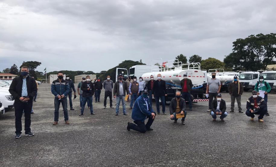 Governo do Estado entrega caminhões-pipa para 20 municípios