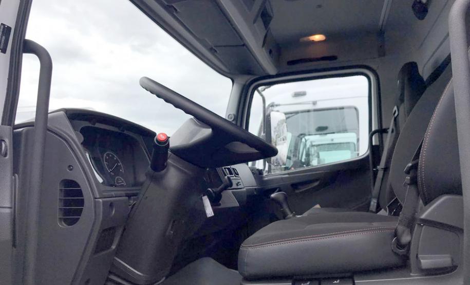 Governo do Estado entrega caminhões-pipa para 20 municípios