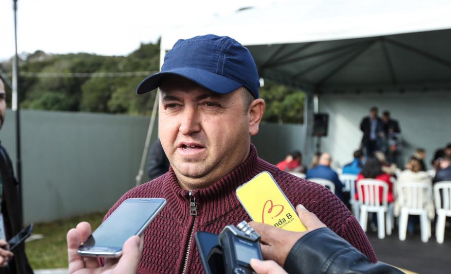 Governo entrega documentos para regularizar pequenas propriedades rurais de Piraquara Governo entrega documentos para regularizar pequenas propriedades rurais de Piraquara