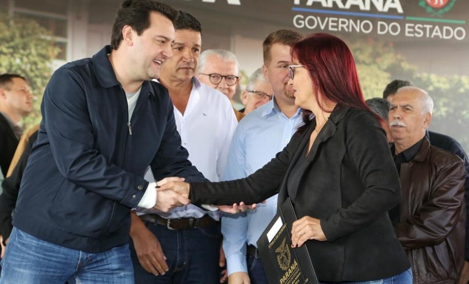 367 famílias recebem títulos de propriedade de imóveis no Litoral