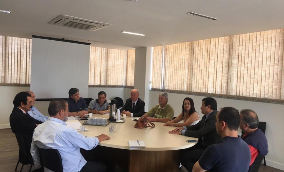 Regularização da Fazenda Morungava foi tema de reunião em Curitiba