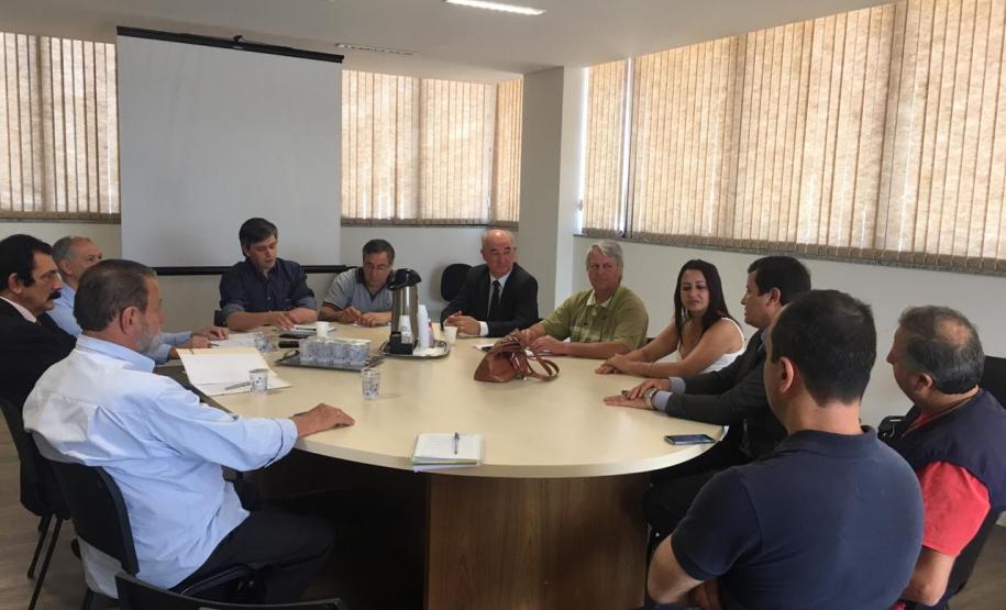 Regularização da Fazenda Morungava foi tema de reunião em Curitiba